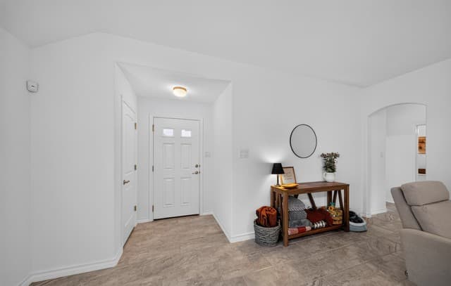 3-bedroom rental at 185 Lark Hill Rd in Floresville, TX — photo 5