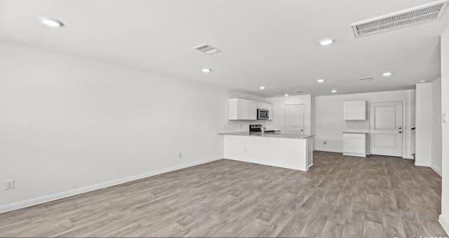 3-bedroom rental at 14877 Gold Lace Cactus in San Antonio, TX — photo 2