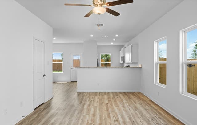 4-bedroom rental at 11527 Woodpecker Drive in San Antonio, TX — photo 3