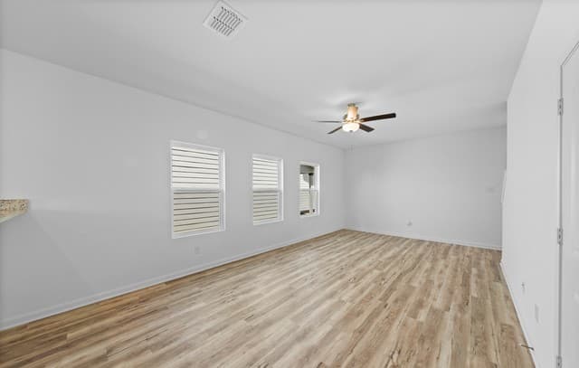 4-bedroom rental at 11527 Woodpecker Drive in San Antonio, TX — photo 4