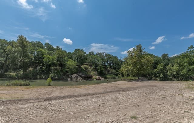 rental at TBD S St Highway 16 in Fredericksburg, TX — photo 1
