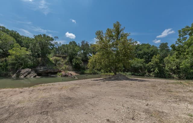 rental at TBD S St Highway 16 in Fredericksburg, TX — photo 2
