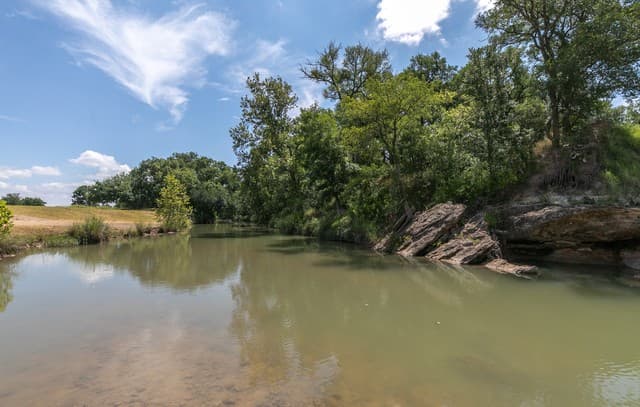 rental at TBD S St Highway 16 in Fredericksburg, TX — photo 4