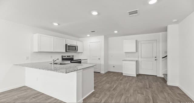 4-bedroom rental at 2037 Giant Cactus in San Antonio, TX — photo 4