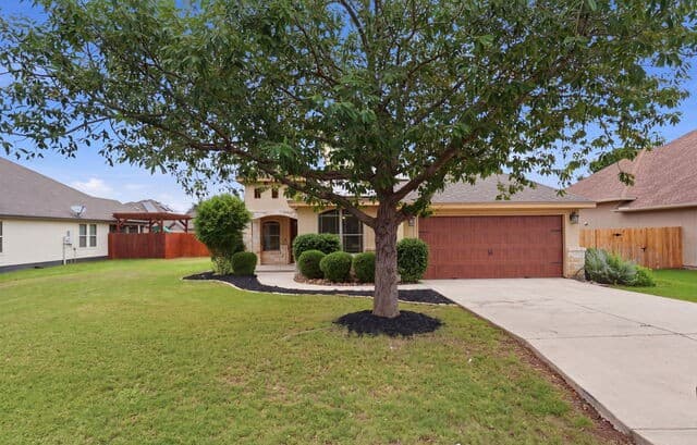 3-bedroom rental at 15708 Dell Ln in Selma, TX — photo 1