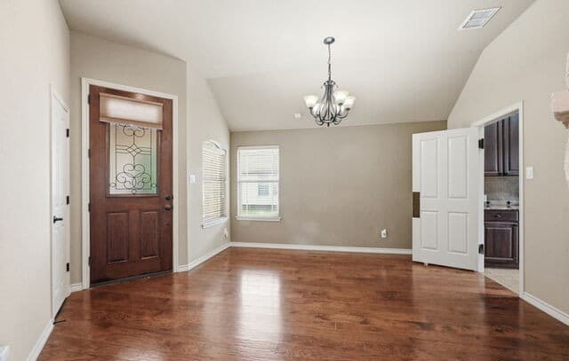 3-bedroom rental at 15708 Dell Ln in Selma, TX — photo 4