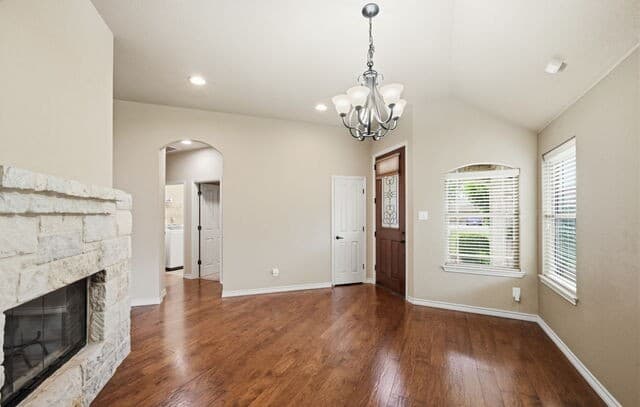 3-bedroom rental at 15708 Dell Ln in Selma, TX — photo 5