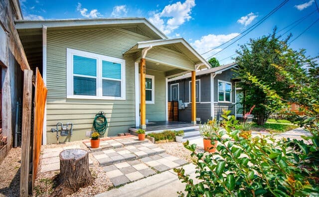 2-bedroom rental at 609 Virginia Blvd in San Antonio, TX — photo 2