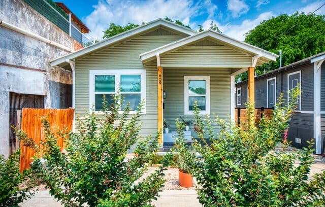 2-bedroom rental at 609 Virginia Blvd in San Antonio, TX — photo 3