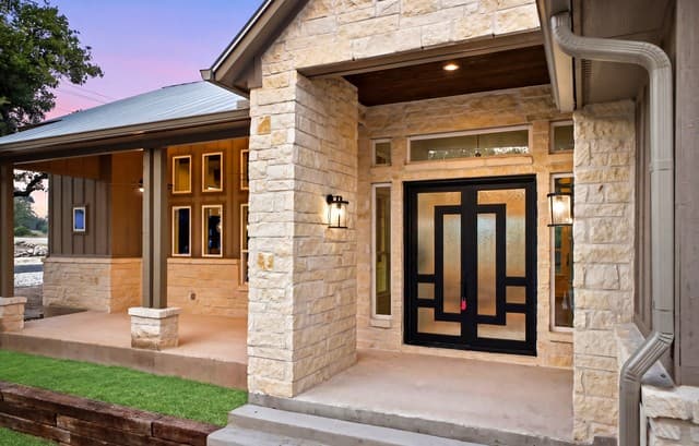 3-bedroom rental at 101 C Chisholm in Blanco, TX — photo 2