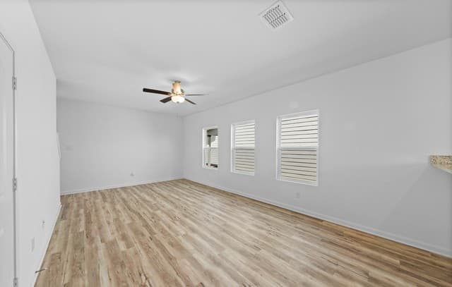 4-bedroom rental at 11507 Woodpecker Drive in San Antonio, TX — photo 4