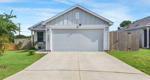 3-bedroom rental at 7207 Rosada Way in San Antonio, TX — photo 1