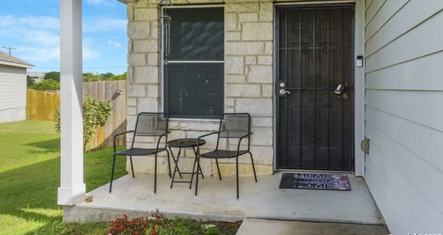 3-bedroom rental at 7207 Rosada Way in San Antonio, TX — photo 2