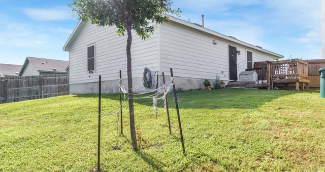 3-bedroom rental at 7207 Rosada Way in San Antonio, TX — photo 3