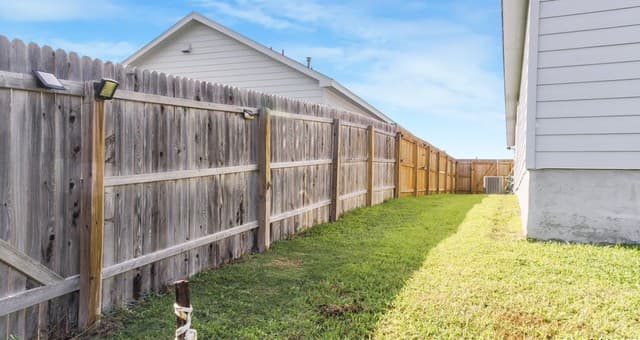 3-bedroom rental at 7207 Rosada Way in San Antonio, TX — photo 4