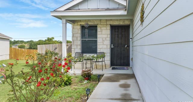 3-bedroom rental at 7207 Rosada Way in San Antonio, TX — photo 5