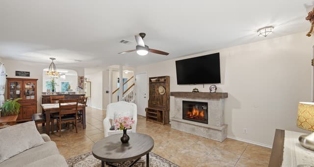 5-bedroom rental at 2909 Ashwood Rd in Schertz, TX — photo 4