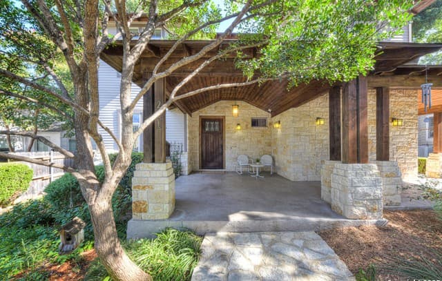 5-bedroom rental at 211 Inslee Ave in Alamo Heights, TX — photo 3
