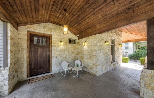 5-bedroom rental at 211 Inslee Ave in Alamo Heights, TX — photo 4