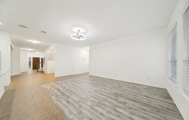 4-bedroom rental at 24310 Woodrose Park in San Antonio, TX — photo 4