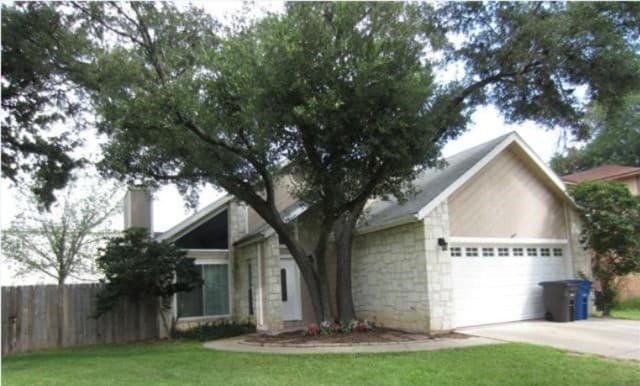 3-bedroom rental at 15003 Morning Path in San Antonio, TX — photo 2