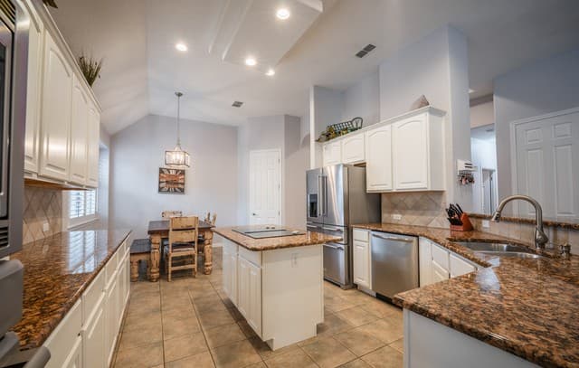 3-bedroom rental at 3710 River Fls in San Antonio, TX — photo 5