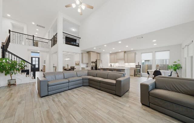 4-bedroom rental at 10123 Dapple Colt in San Antonio, TX — photo 2