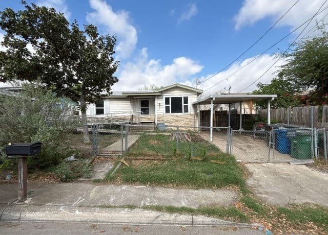 3-bedroom rental at 351 Allsup in San Antonio, TX — photo 2