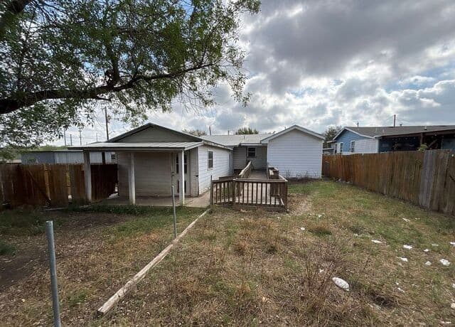 3-bedroom rental at 351 Allsup in San Antonio, TX — photo 3