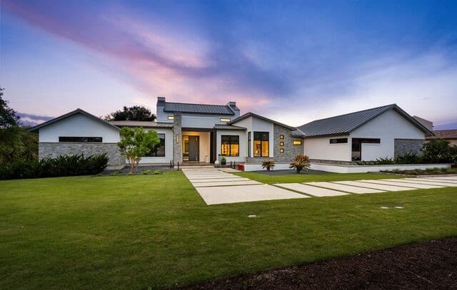 3-bedroom rental at 3480 Clubs Dr in Boerne, TX — photo 2