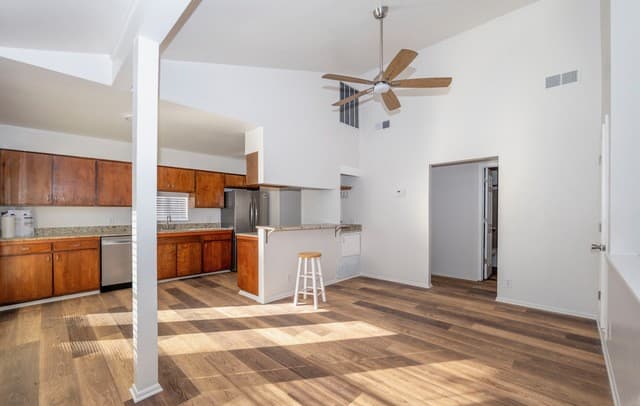 rental at 538 W Elsmere in San Antonio, TX — photo 3