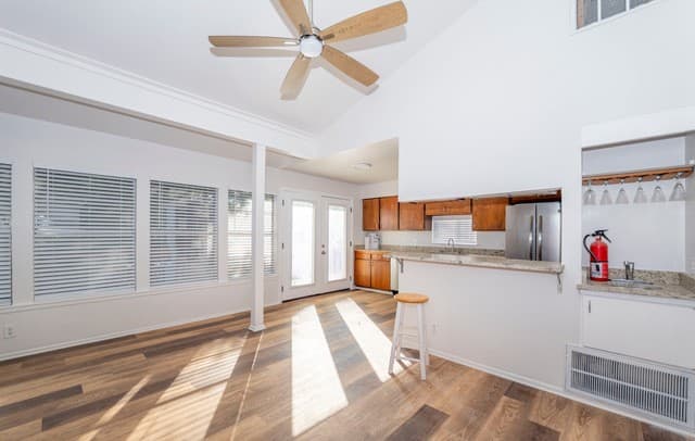 rental at 538 W Elsmere in San Antonio, TX — photo 4
