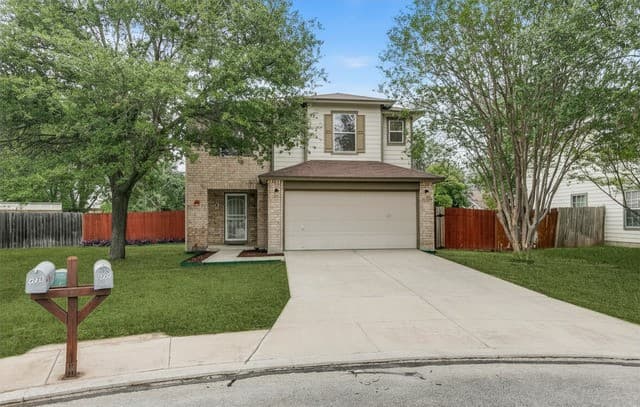 3-bedroom rental at 4735 Brook North Dr in San Antonio, TX — photo 3