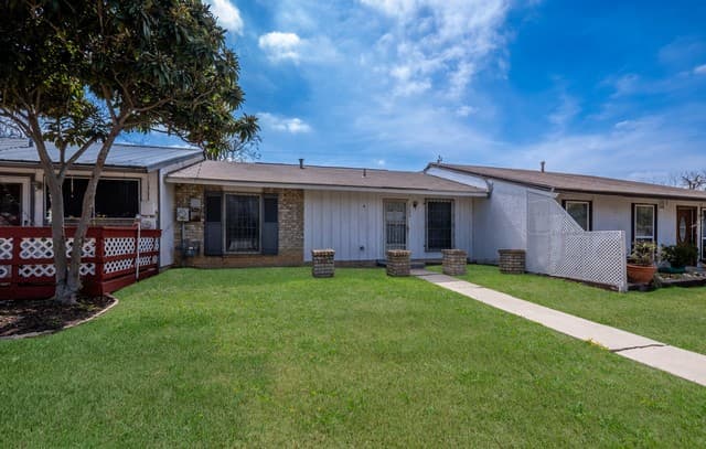 2-bedroom rental at 6602 Spring Lark St in San Antonio, TX — photo 2