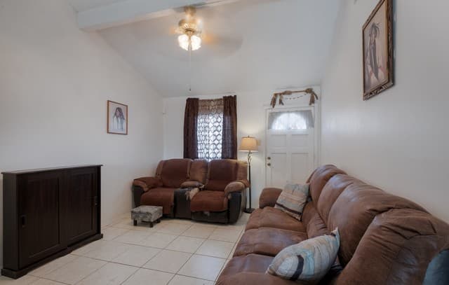 2-bedroom rental at 6602 Spring Lark St in San Antonio, TX — photo 3