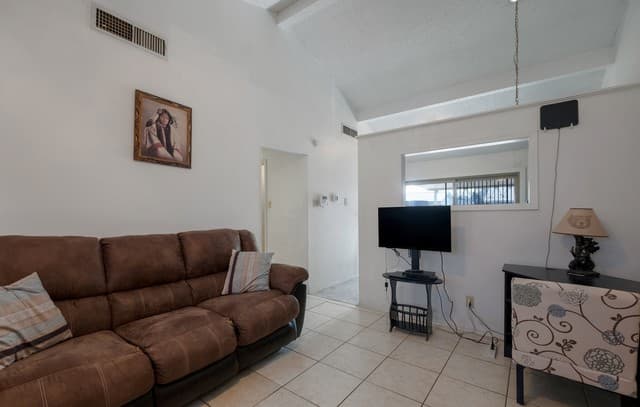 2-bedroom rental at 6602 Spring Lark St in San Antonio, TX — photo 5