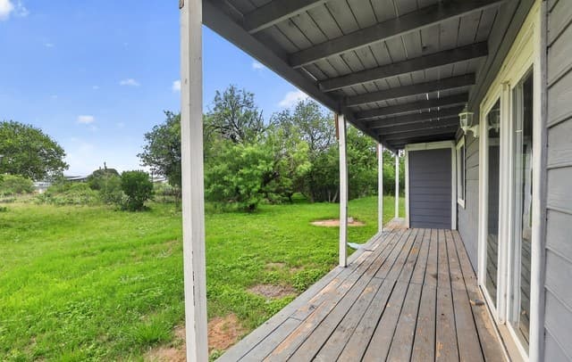 3-bedroom rental at 414 Medina Dr in Bandera, TX — photo 4