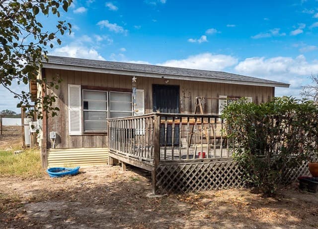 3-bedroom rental at 343 Bocawood Drive in Poteet, TX — photo 2
