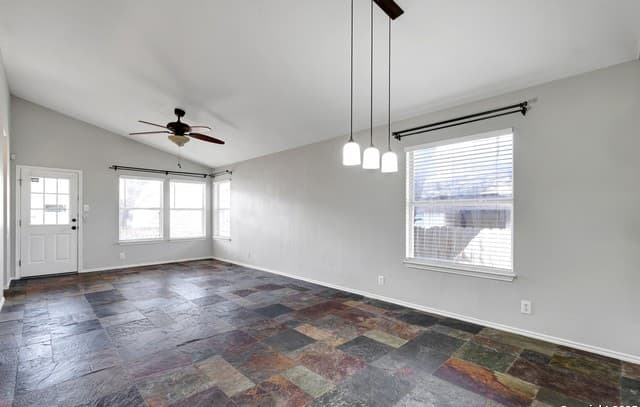 2-bedroom rental at 9406 Swans Xing in San Antonio, TX — photo 2