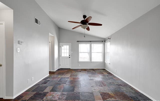2-bedroom rental at 9406 Swans Xing in San Antonio, TX — photo 3