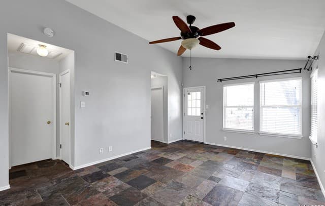 2-bedroom rental at 9406 Swans Xing in San Antonio, TX — photo 4