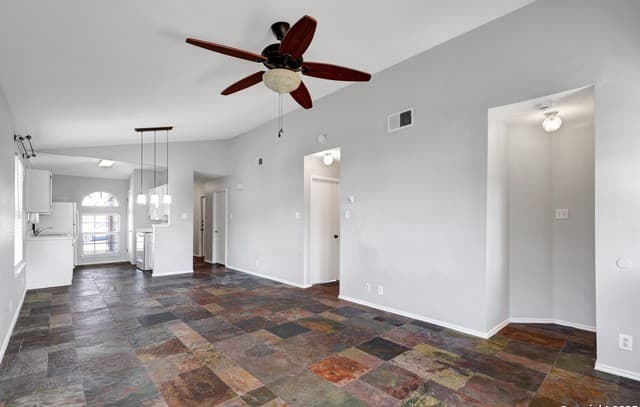 2-bedroom rental at 9406 Swans Xing in San Antonio, TX — photo 5