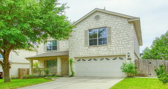 3-bedroom rental at 10310 Briar Rose in San Antonio, TX — photo 2