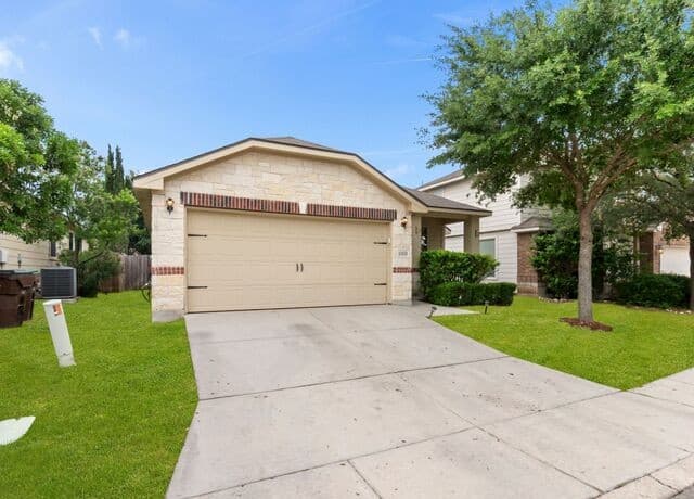 3-bedroom rental at 11935 Cheney Glen in San Antonio, TX — photo 3