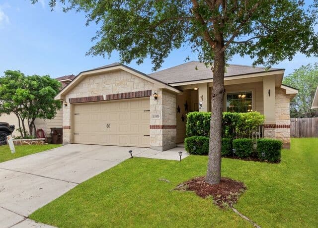 3-bedroom rental at 11935 Cheney Glen in San Antonio, TX — photo 4