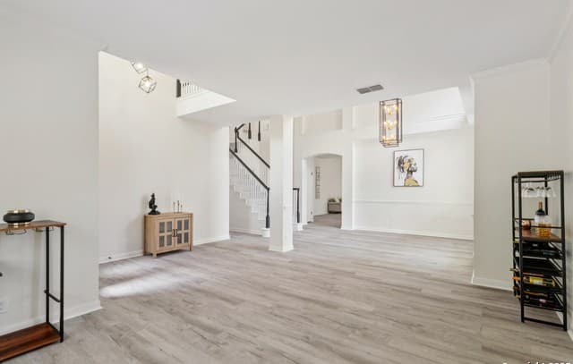 4-bedroom rental at 2023 Flint Oak in San Antonio, TX — photo 2