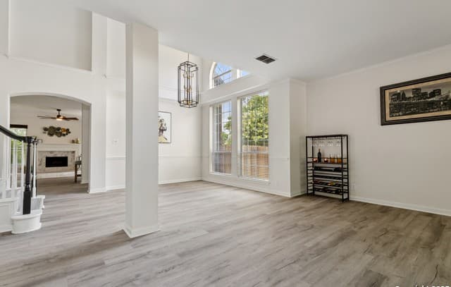 4-bedroom rental at 2023 Flint Oak in San Antonio, TX — photo 3