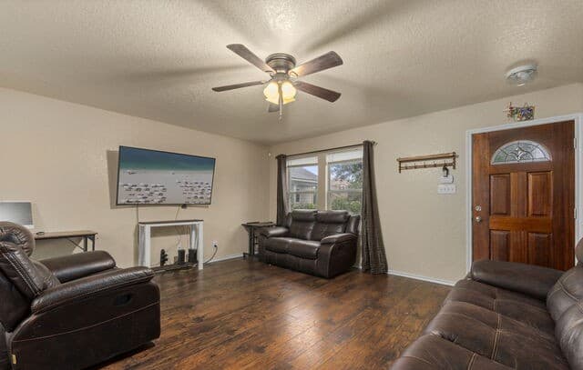 3-bedroom rental at 4419 Southton Way in San Antonio, TX — photo 4
