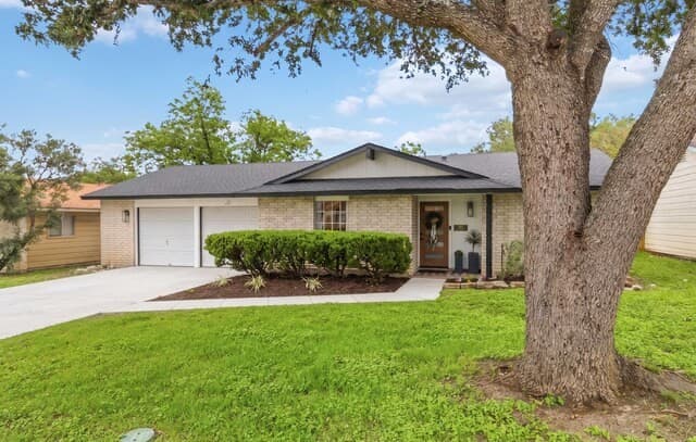 3-bedroom rental at 1734 Timber Oak St in San Antonio, TX — photo 3