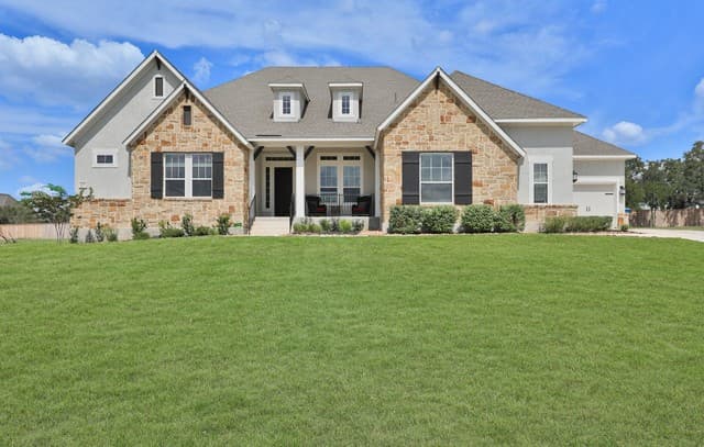 4-bedroom rental at 195 Piper in Castroville, TX — photo 1